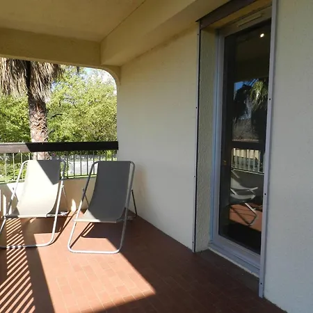 Apartment T2 Avec Terrasse Et Parking Au Calme, - Fr-1-251-766 *